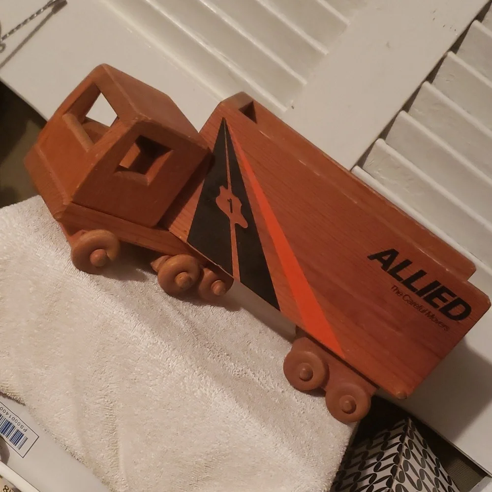 Vintage Allied Movers Truck